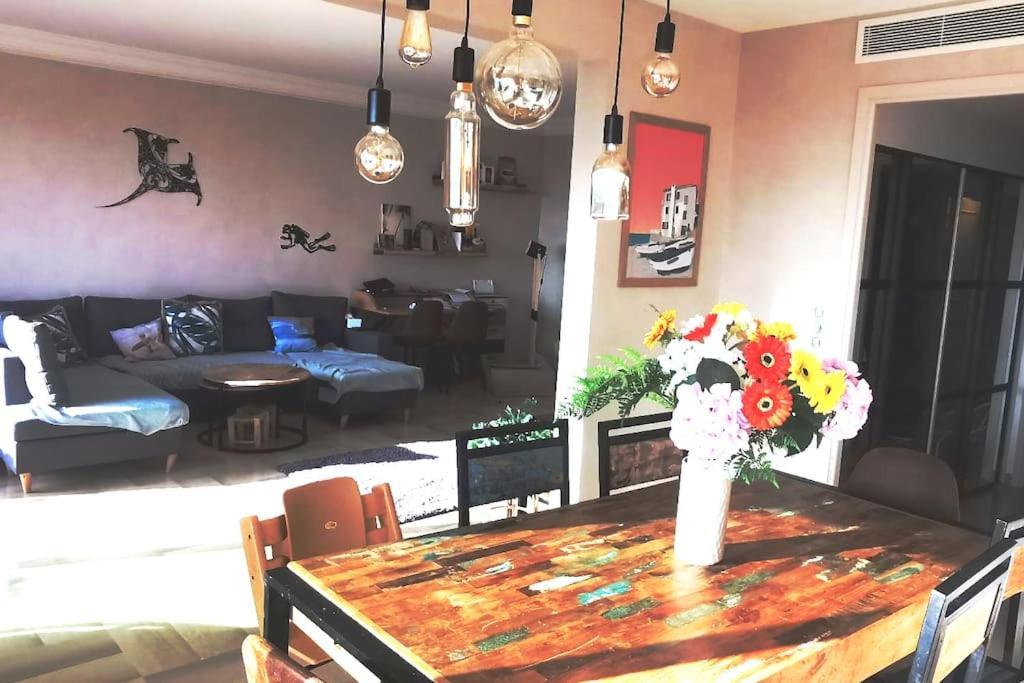 Appartement Nice Centre Vue Mer Avec Piscine Pour Famille, Couple D'Amis Pas De Groupes De Jeunes Autorises 外观 照片